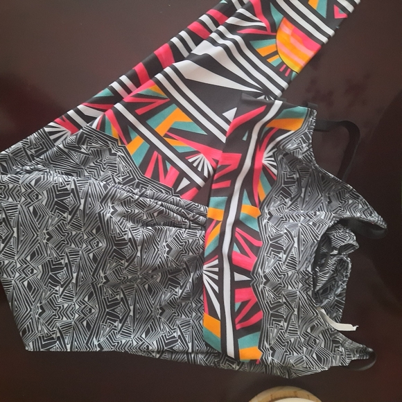SALE $38 ONZIE HOT YOGA GRAPHIC LEGGINGS NEW - Picture 5 of 7
